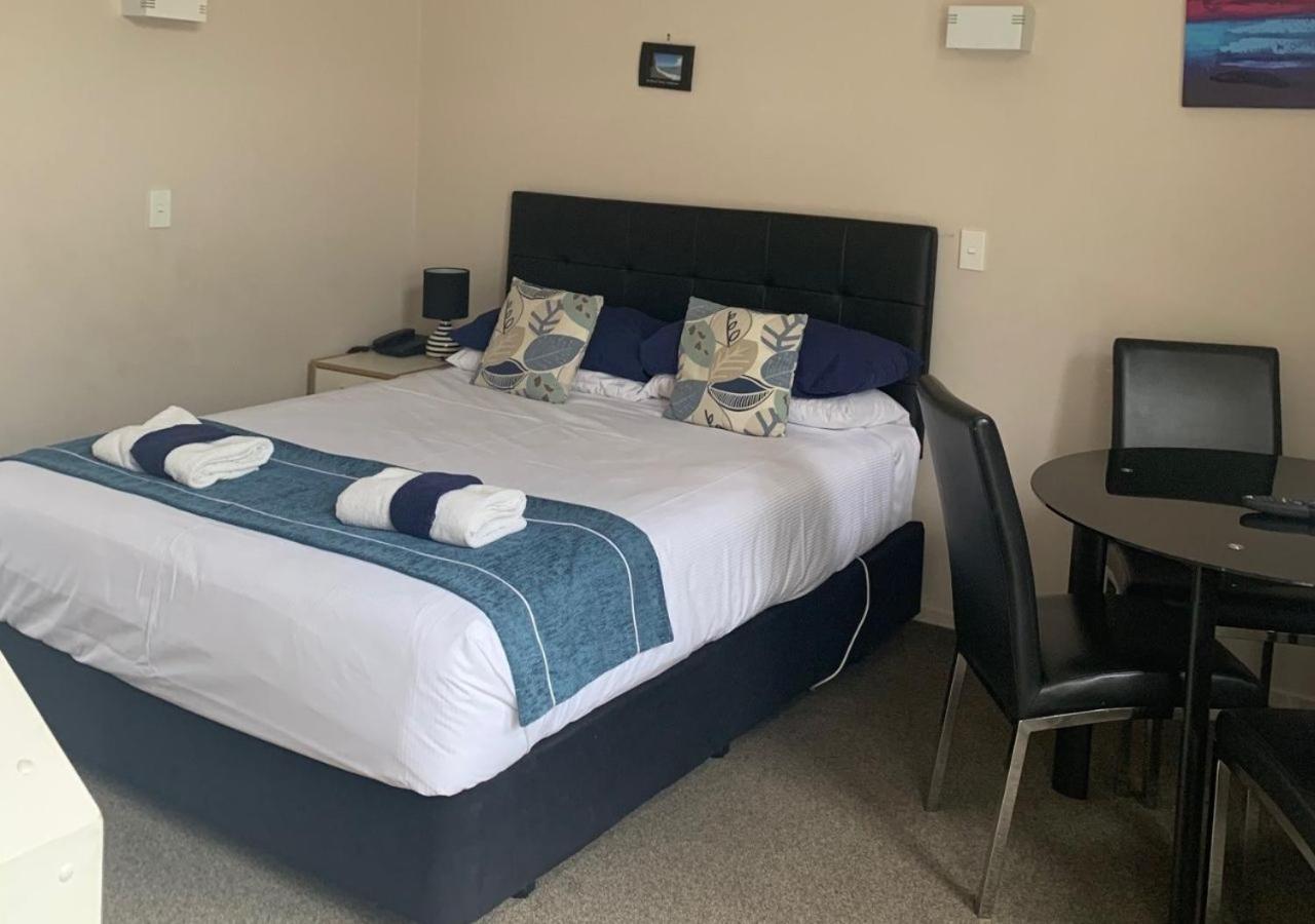 Wrights By The Sea Motel Paraparaumu Exterior photo