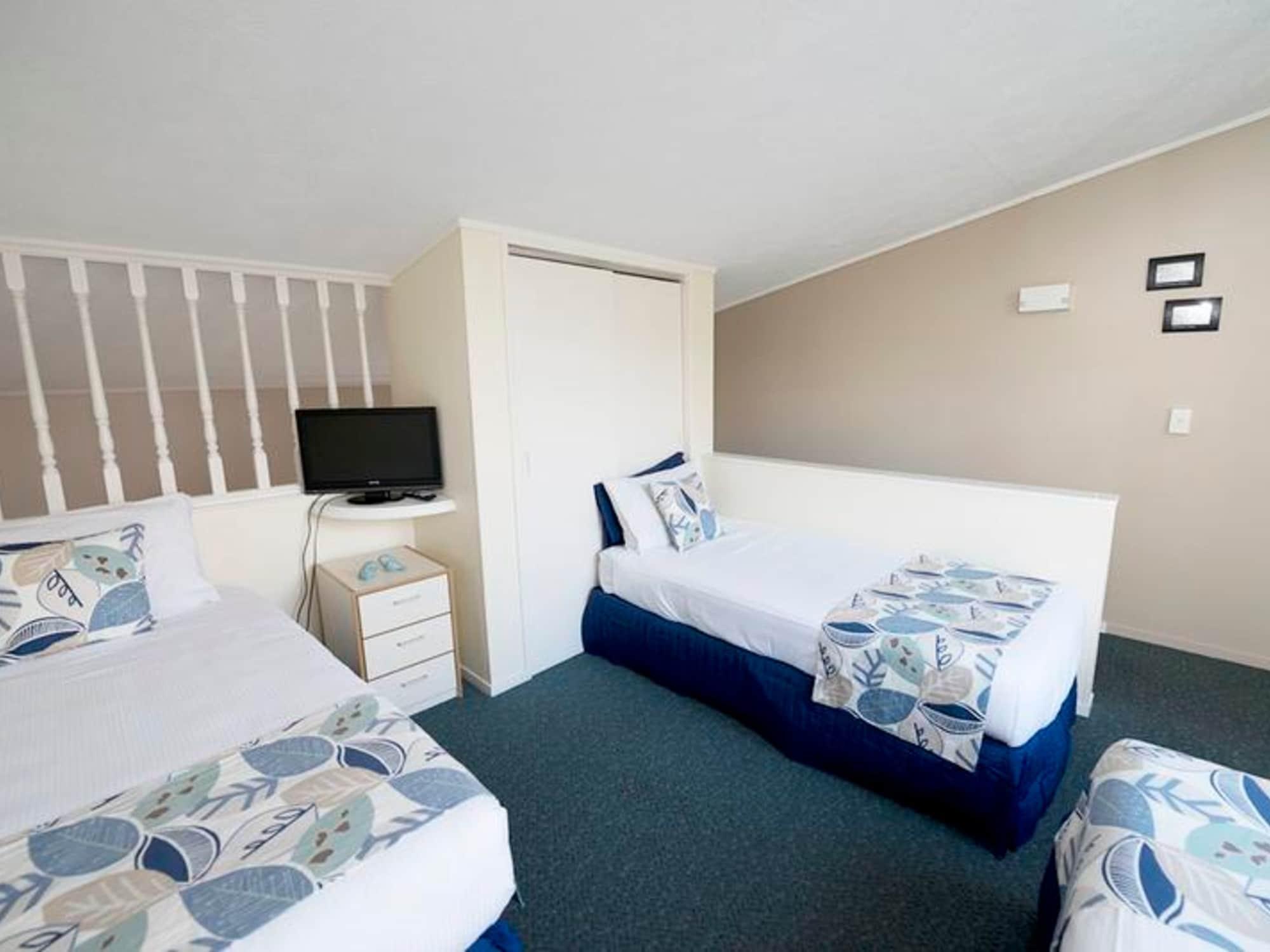 Wrights By The Sea Motel Paraparaumu Exterior photo