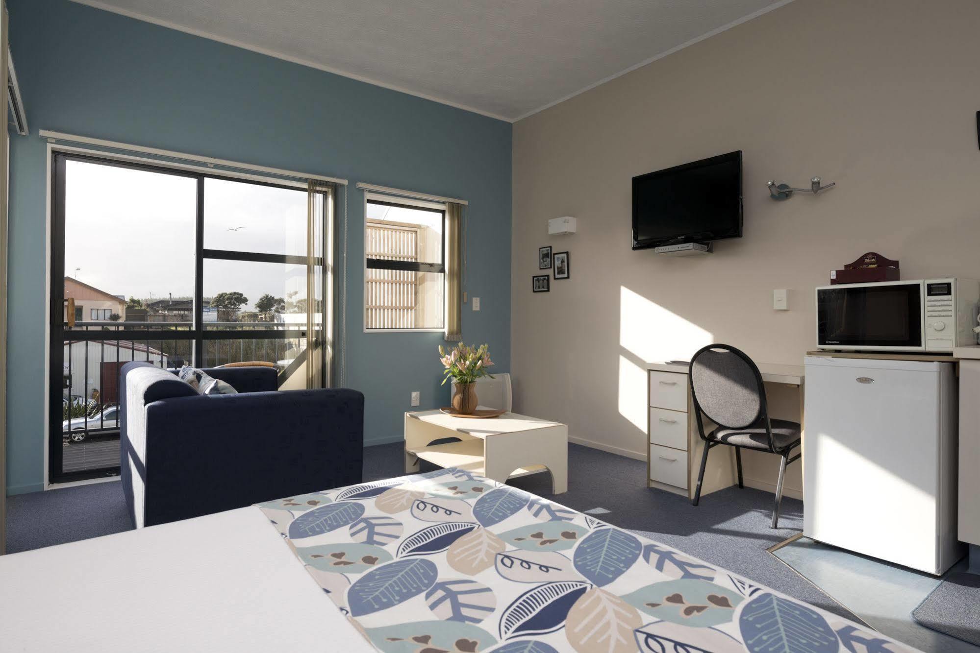 Wrights By The Sea Motel Paraparaumu Exterior photo