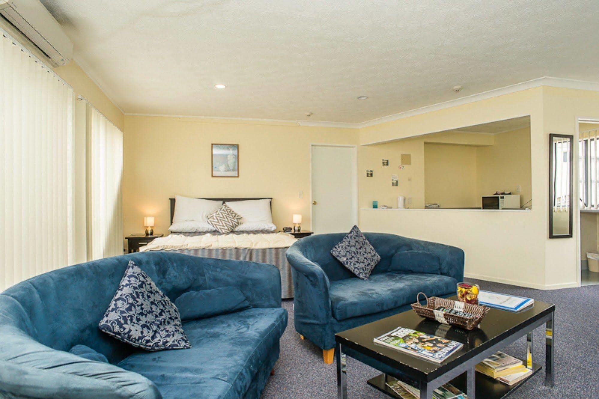 Wrights By The Sea Motel Paraparaumu Exterior photo
